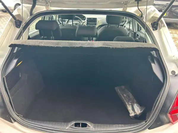 Peugeot 208 2018 - 12990 EUR, 92000 km - AUTO.MOTO.pt - 92000km - foto 14 de 14