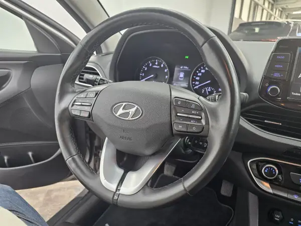 Hyundai i30 2019 - 14900 EUR, 43264 km - AUTO.MOTO.pt - 43264km - foto 13 de 33