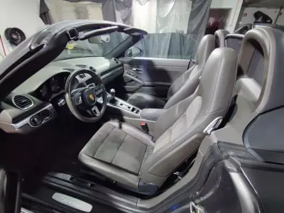 Porsche 718 Boxster 2019 - 64900 EUR, 68000 km - AUTO.MOTO.pt - 68000km - foto 19 de 36