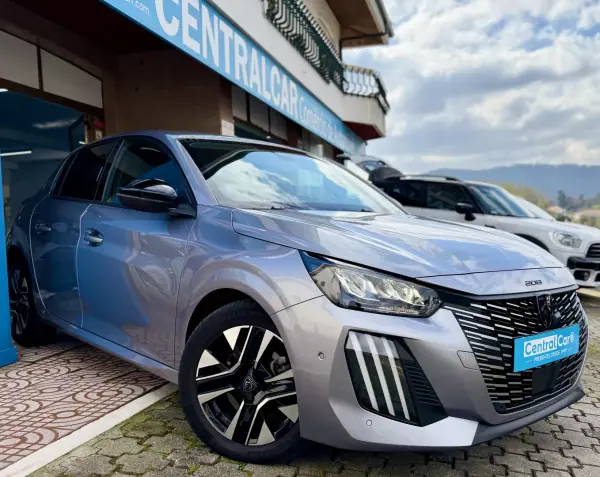 Peugeot 208 1.2 PureTech Allure 101Cv | CÂMARA | CARPLAY 2024 Gasolina — 33 000 km · Porto Peugeot 208 2024