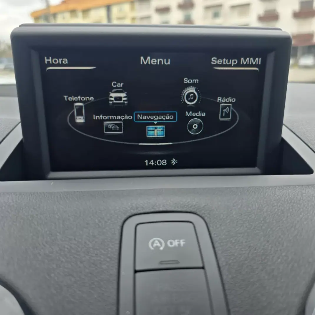 Audi A1 Sportback 2014 - 13750 EUR, 148778 km - AUTO.MOTO.pt - 148778km - foto 12 de 18