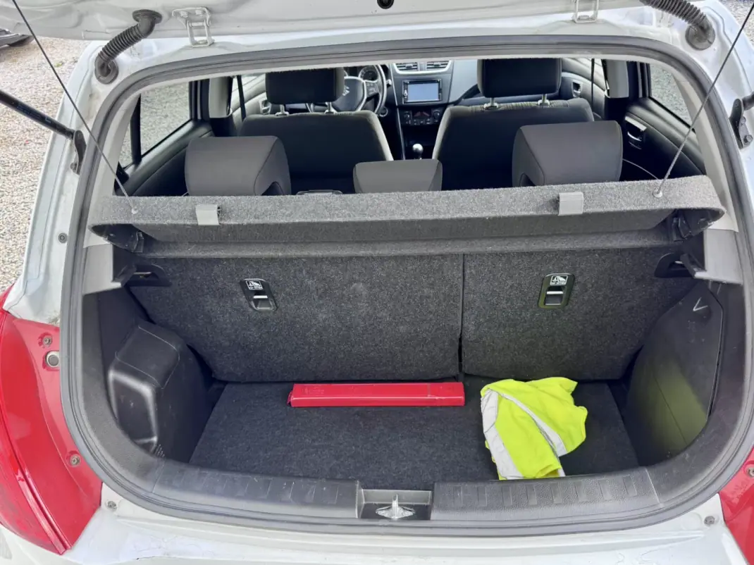 Suzuki Swift 2015 - 8990 EUR, 178000 km - AUTO.MOTO.pt - 178000km - foto 24 de 28