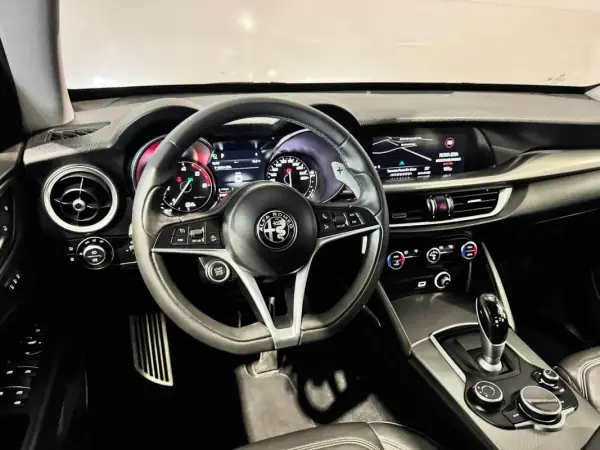 Alfa Romeo Stelvio 2017 - 22900 EUR, 215900 km - AUTO.MOTO.pt - 215900km - foto 38 de 60