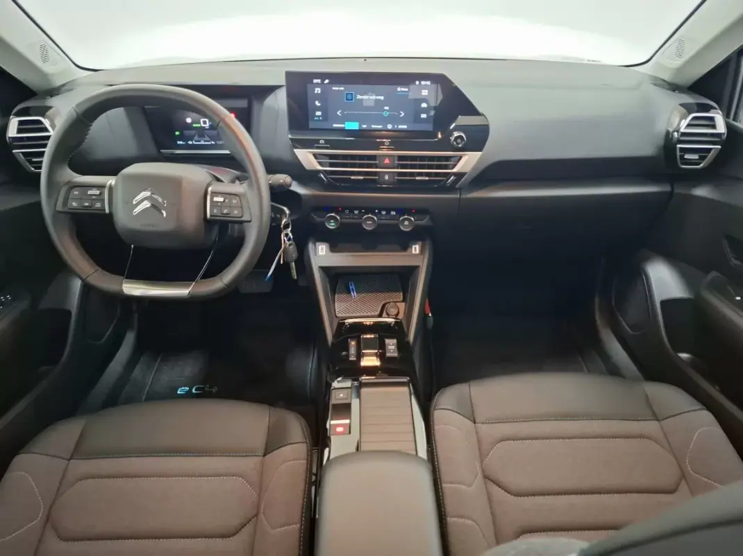 Citroën e-C4 2024 - 25900 EUR, 12276 km - 12276km - foto 6 de 7