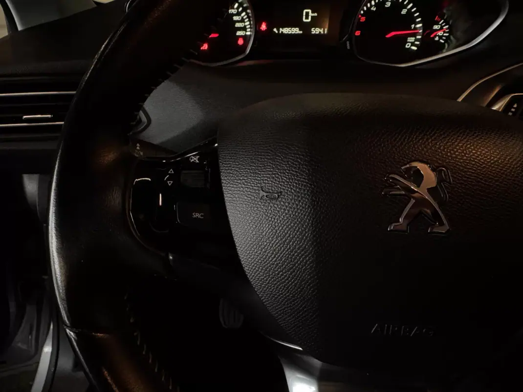 Peugeot 308 SW 2020 - 13490 EUR, 149900 km - AUTO.MOTO.pt - 149900km - foto 21 de 34