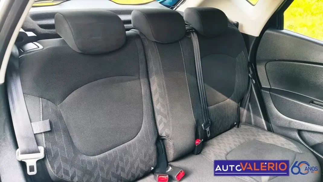 Renault Captur 2019 - 13950 EUR, 61525 km - AUTO.MOTO.pt - 61525km - foto 26 de 30
