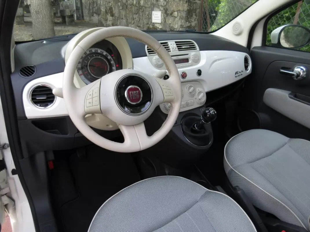 Fiat 500 2010 - 6990 EUR, 185000 km - AUTO.MOTO.pt - 185000km - foto 19 de 37