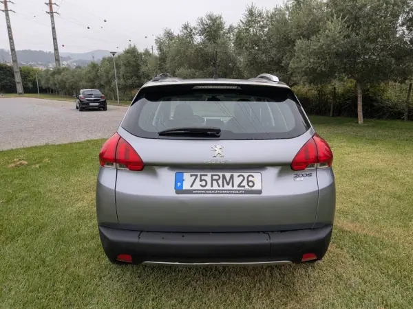 Peugeot 2008 2015 - 10990 EUR, 100000 km - 100000km - foto 4 de 14