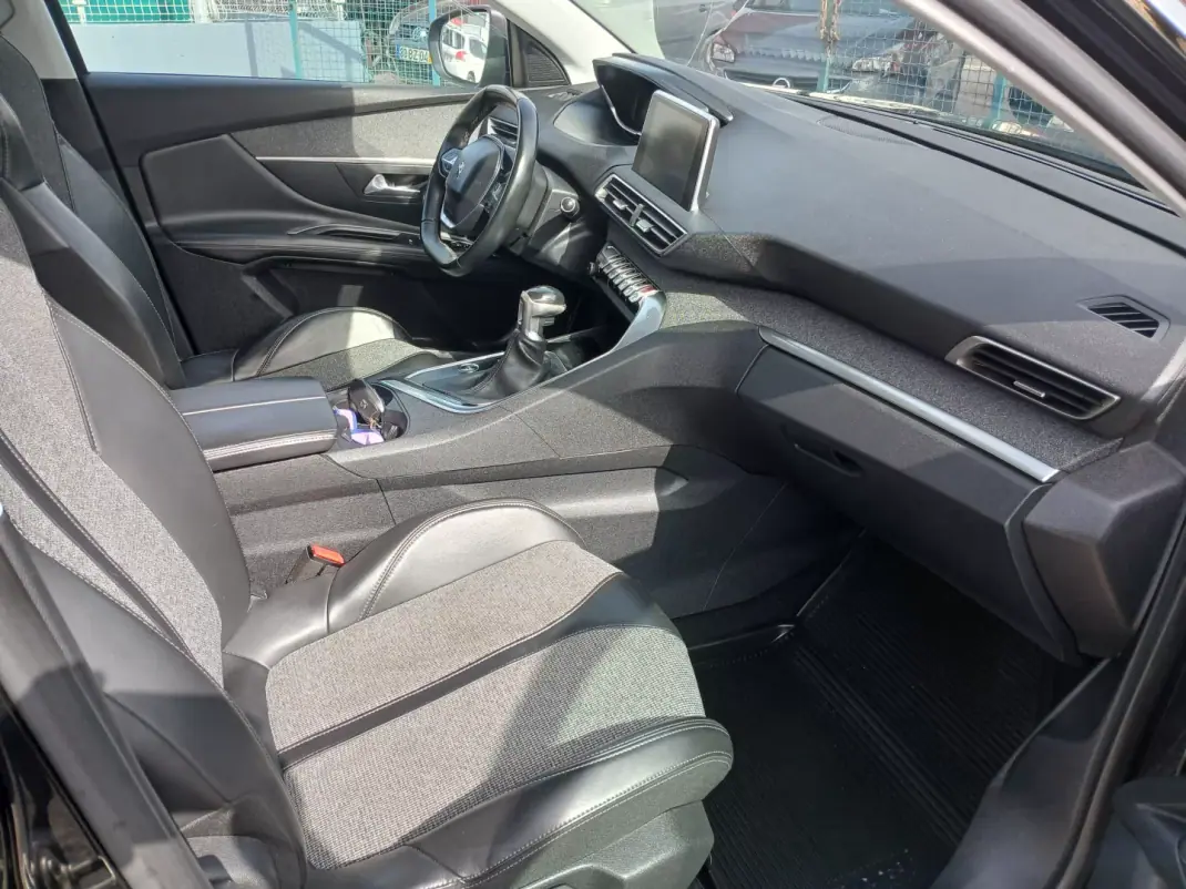 Peugeot 3008 2018 - 13450 EUR, 136692 km - AUTO.MOTO.pt - 136692km - foto 22 de 25