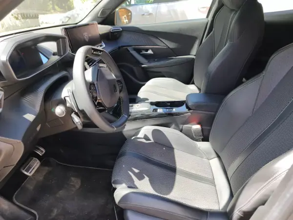 Peugeot 2008 2024 - 28500 EUR, 30224 km - AUTO.MOTO.pt - 30224km - foto 7 de 16