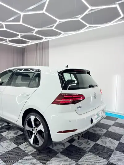 Volkswagen Golf 2020 - 19500 EUR, 148000 km - AUTO.MOTO.pt - 148000km - foto 6 de 22