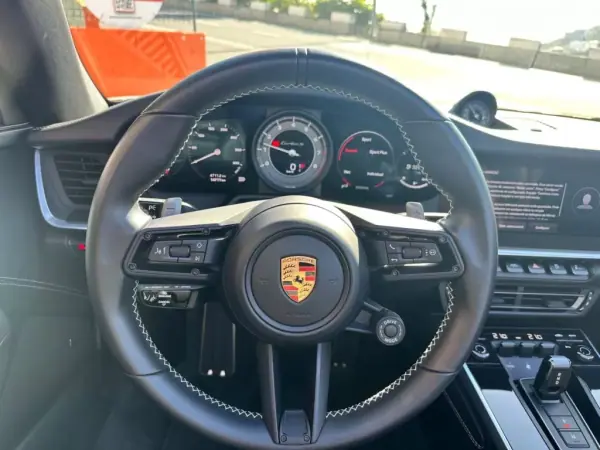Porsche 992 2021 - 315000 EUR, 14800 km - AUTO.MOTO.pt - 14800km - foto 11 de 17