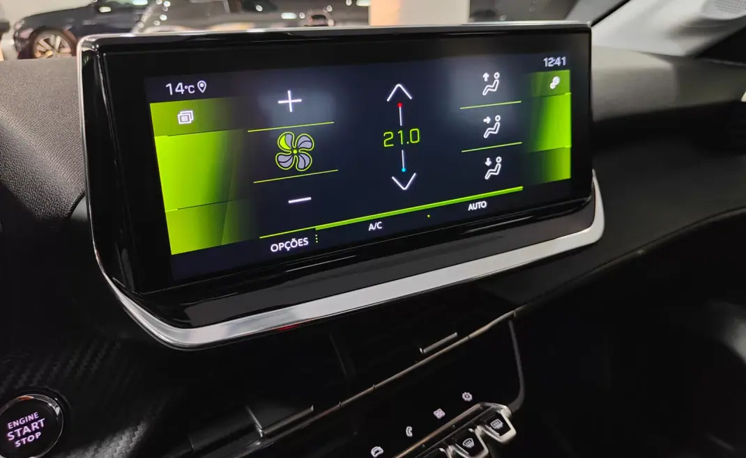 Peugeot 208 2019 - 14500 EUR, 90000 km - AUTO.MOTO.pt - 90000km - foto 50 de 60