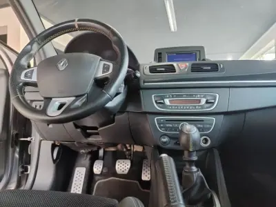 Renault Mégane Coupe 2010 - 18950 EUR, 157000 km - AUTO.MOTO.pt - 157000km - foto 21 de 39