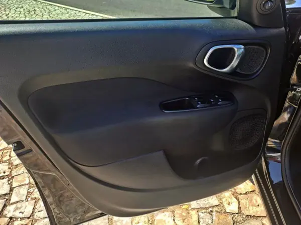Fiat 500L 2013 - 7500 EUR, 160000 km - AUTO.MOTO.pt - 160000km - foto 9 de 29
