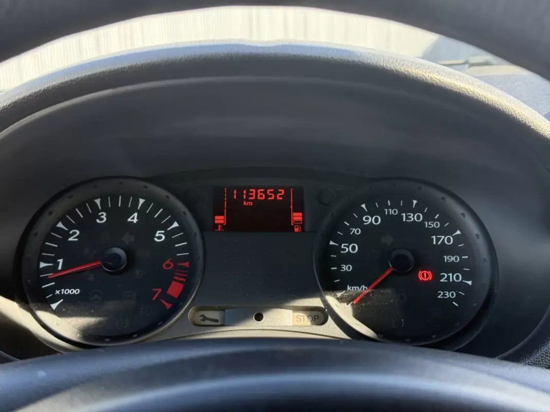 Renault Clio 2009 - 5950 EUR, 110000 km - AUTO.MOTO.pt - 110000km - foto 8 de 14