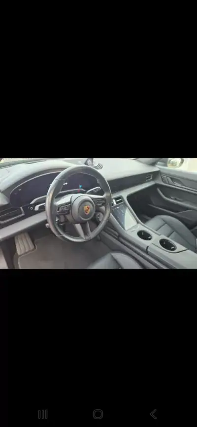Porsche Taycan Sport Turismo 2023 - 69900 EUR, 98000 km - AUTO.MOTO.pt - 98000km - foto 3 de 5