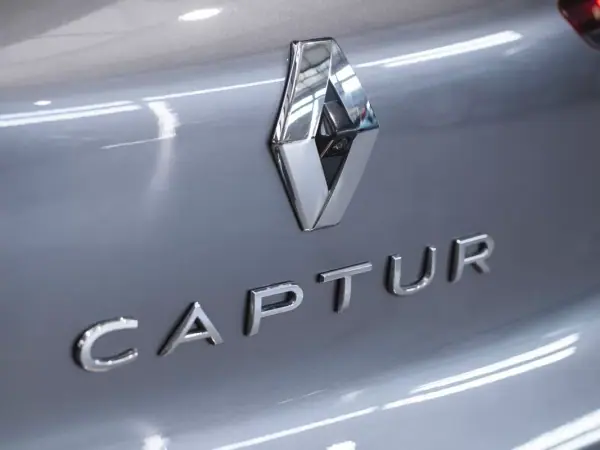 Renault Captur 2023 - 15990 EUR, 48583 km - AUTO.MOTO.pt - 48583km - foto 12 de 20