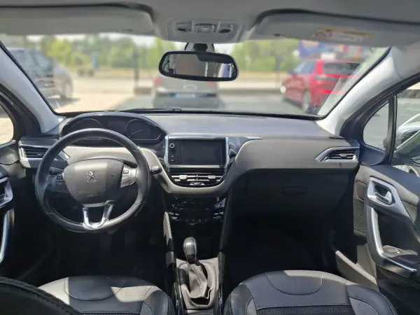 Peugeot 2008 2019 - 14950 EUR, 130100 km - AUTO.MOTO.pt - 130100km - foto 9 de 15