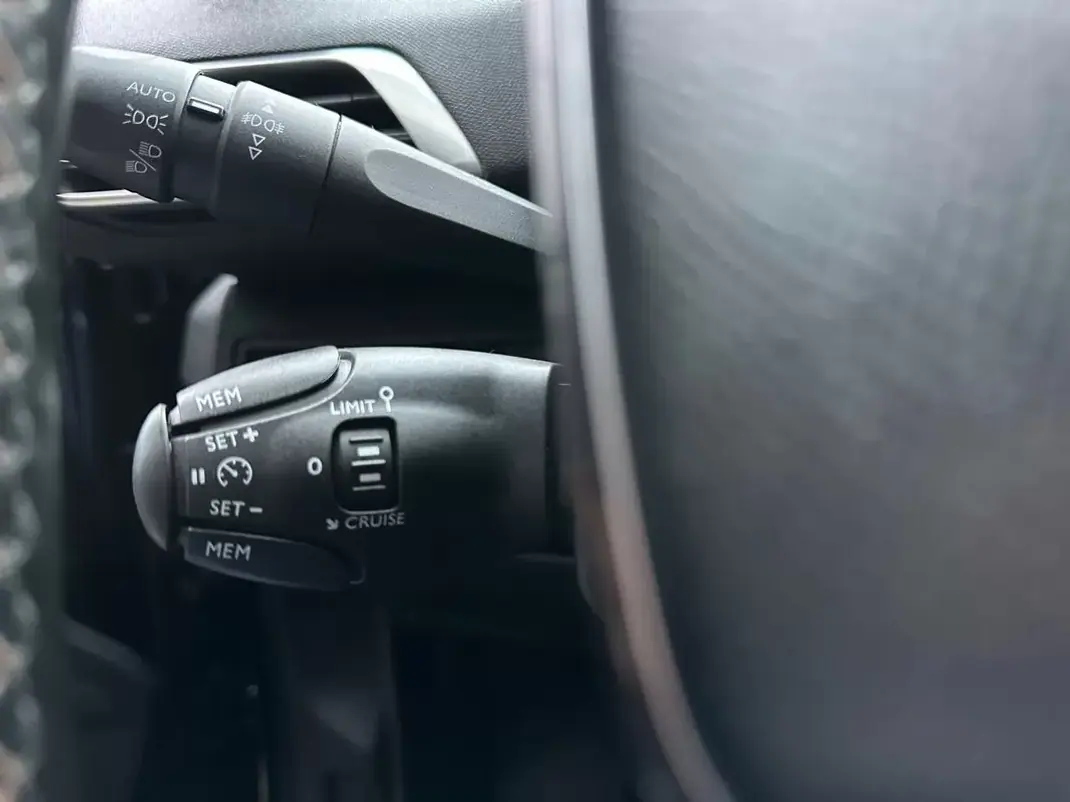 Peugeot 3008 2016 - 13800 EUR, 207000 km - AUTO.MOTO.pt - 207000km - foto 14 de 16