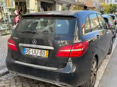 Mercedes-Benz B 180 2018 - 14500 EUR, 106000 km - AUTO.MOTO.pt - 106000km - foto 9 de 10