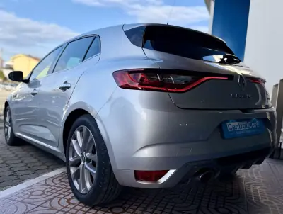 Renault Mégane 2020 - 17950 EUR, 114000 km - AUTO.MOTO.pt - 114000km - foto 7 de 23