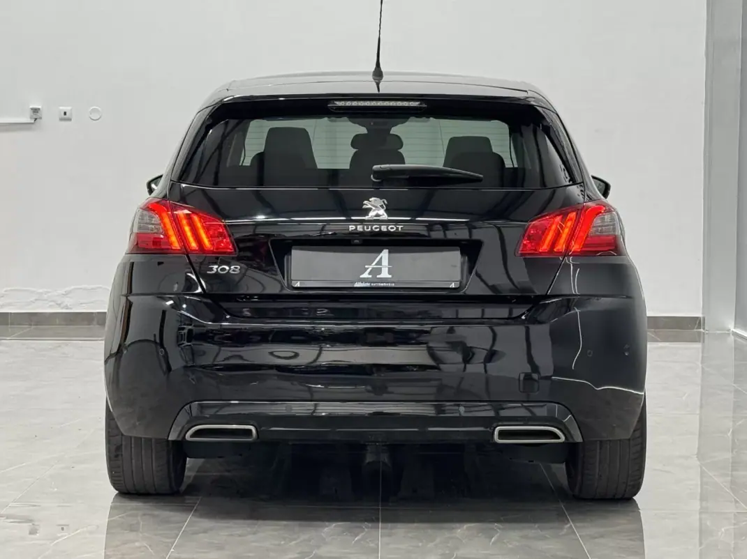 Peugeot 308 2018 - 11890 EUR, 159000 km - AUTO.MOTO.pt - 159000km - foto 12 de 35