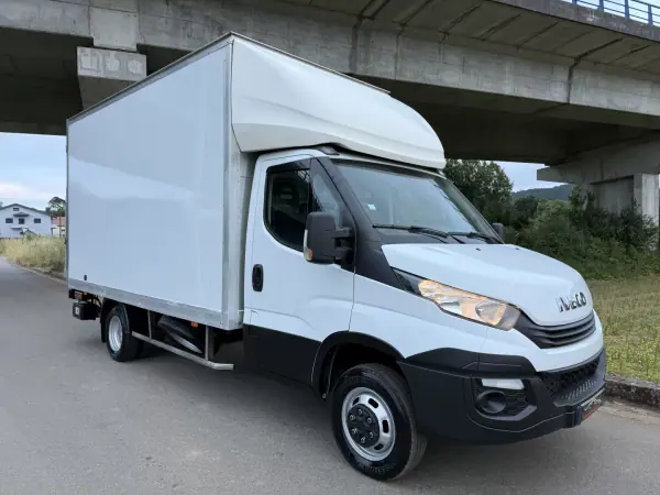 Iveco DAILY 35-140 CONTENTOR E PLATAFORMA 2018 - 29990 EUR, 81000 km - AUTO.MOTO.pt - 81000km - foto 7 de 28