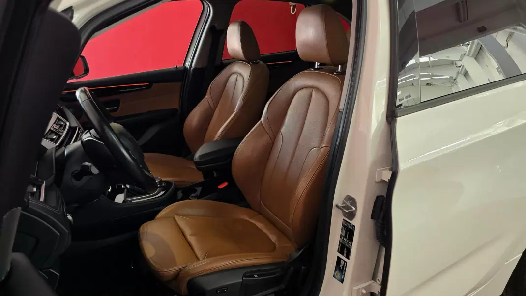 BMW 216 Active Tourer 2017 - 16990 EUR, 118407 km - AUTO.MOTO.pt - 118407km - foto 54 de 72