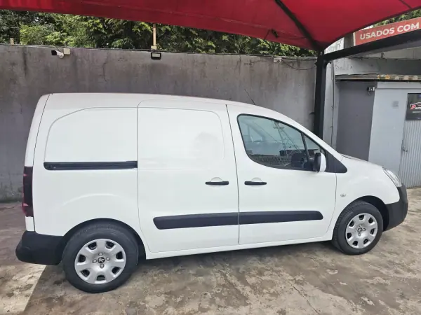 Peugeot Partner 3 lugares Longa 2017 - 8750 EUR, 234000 km - AUTO.MOTO.pt - 234000km - foto 4 de 12