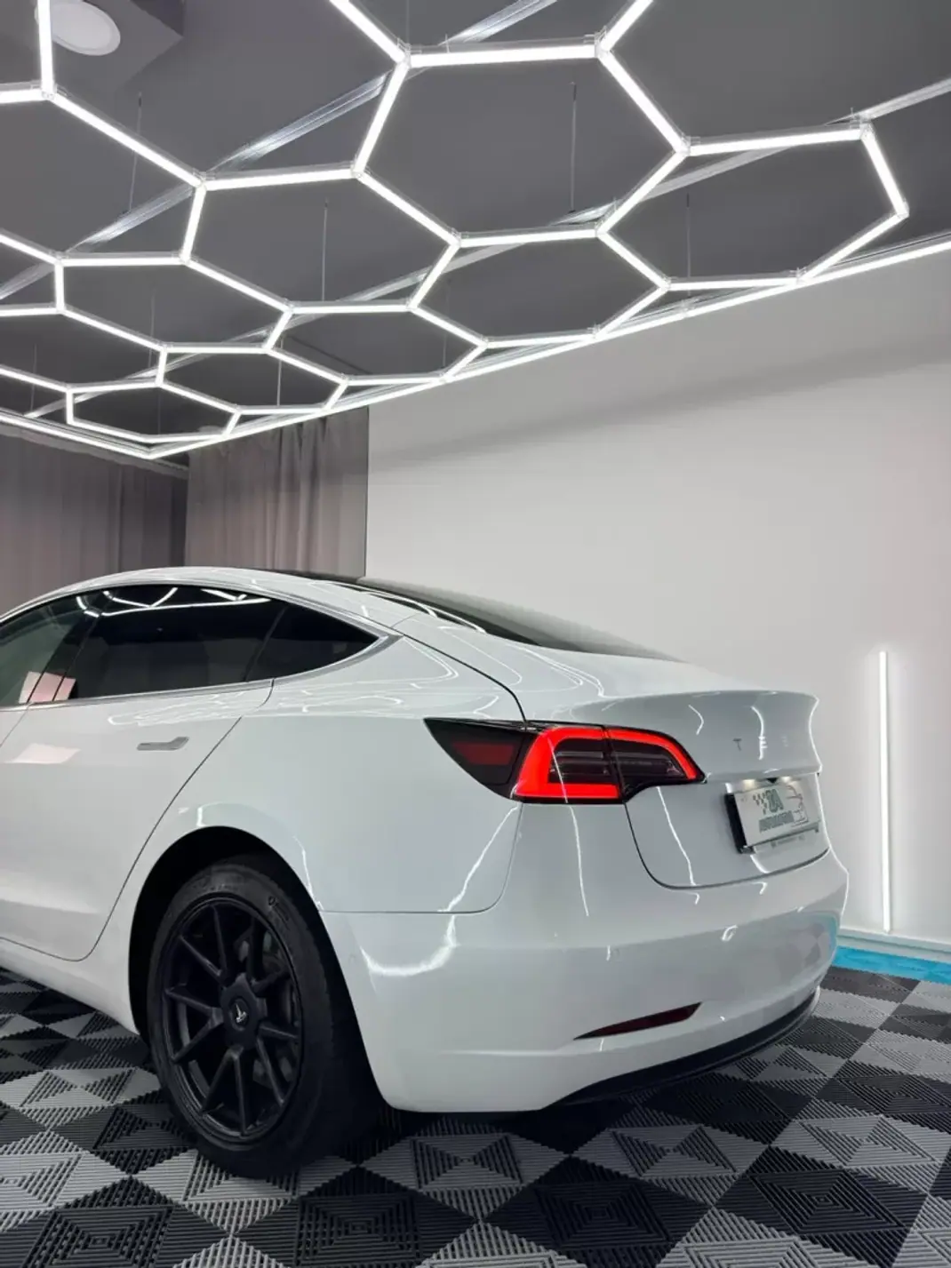 Tesla Model 3 2019 - 18500 EUR, 162000 km - AUTO.MOTO.pt - 162000km - foto 6 de 24