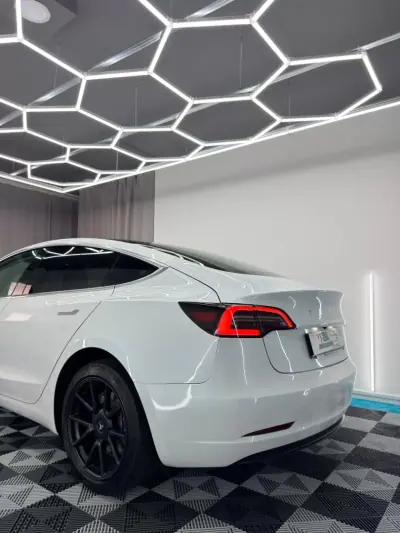 Tesla Model 3 2019 - 18500 EUR, 162000 km - AUTO.MOTO.pt - 162000km - foto 6 de 24