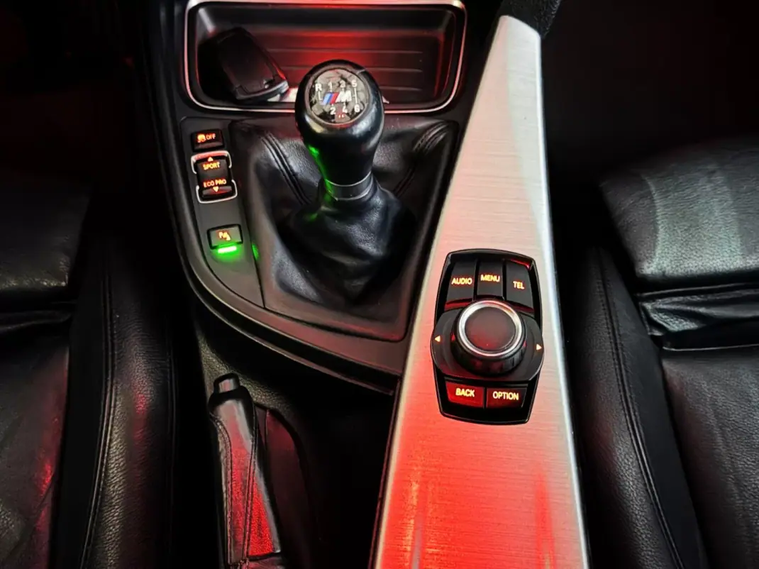 BMW 318 2013 - 16990 EUR, 249800 km - AUTO.MOTO.pt - 249800km - foto 33 de 38