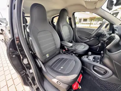 Smart ForFour 2019 - 12990 EUR, 12000 km - 12000km - foto 13 de 17