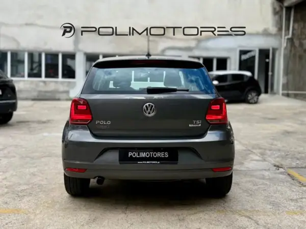 Volkswagen Polo 2017 - 13750 EUR, 50010 km - AUTO.MOTO.pt - 50010km - foto 6 de 16
