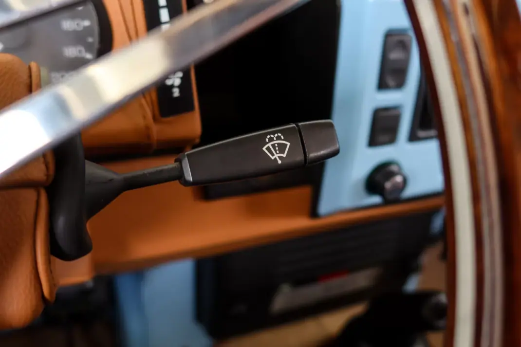 Land Rover Defender 2002 - 75000 EUR, 144875 km - AUTO.MOTO.pt - 144875km - foto 10 de 21