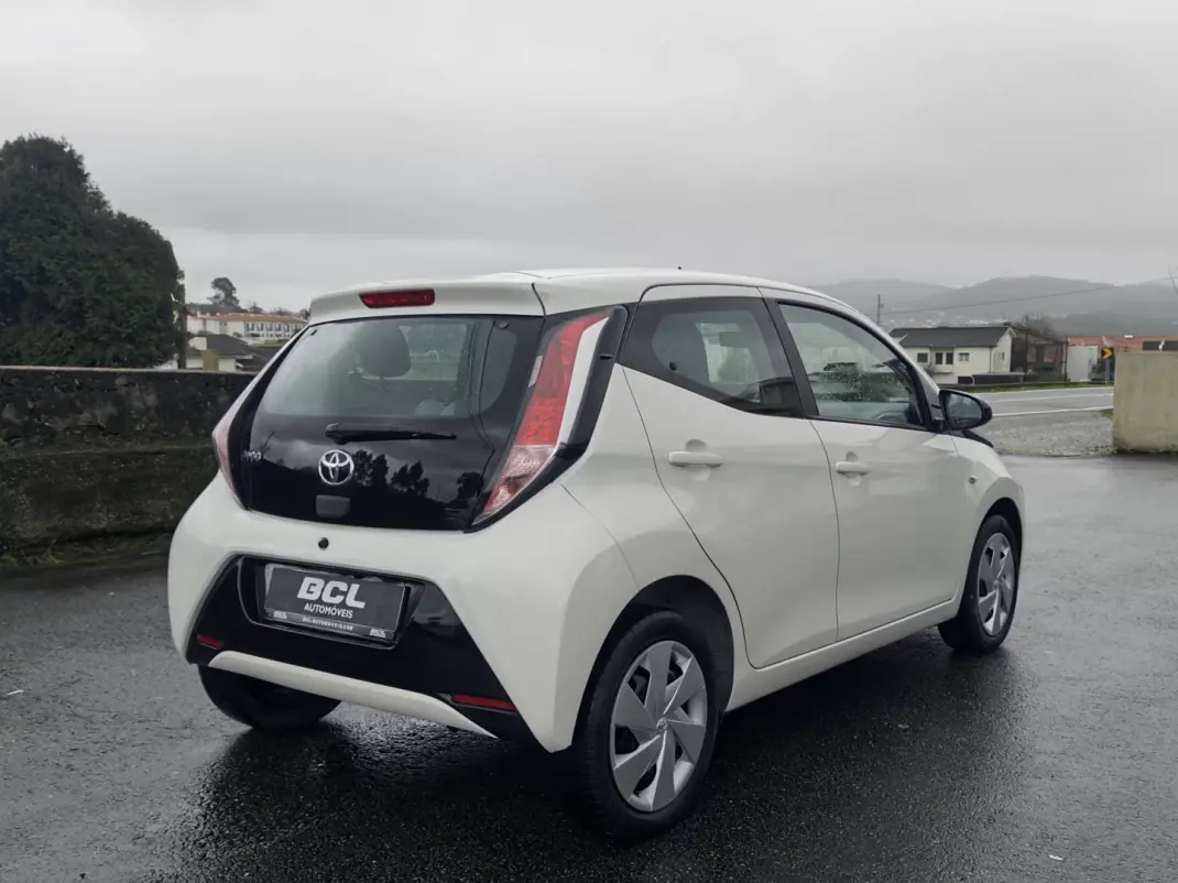 Toyota Aygo 2018 - 9990 EUR, 90000 km - AUTO.MOTO.pt - 90000km - foto 4 de 28