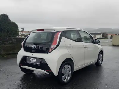 Toyota Aygo 2018 - 9990 EUR, 90000 km - AUTO.MOTO.pt - 90000km - foto 4 de 28