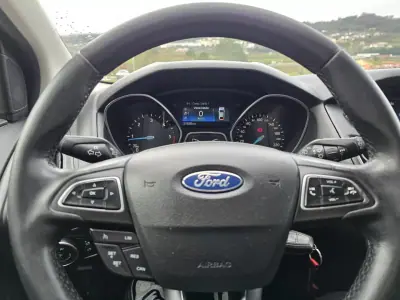 Ford Focus SW 2015 - 7990 EUR, 218000 km - AUTO.MOTO.pt - 218000km - foto 3 de 14