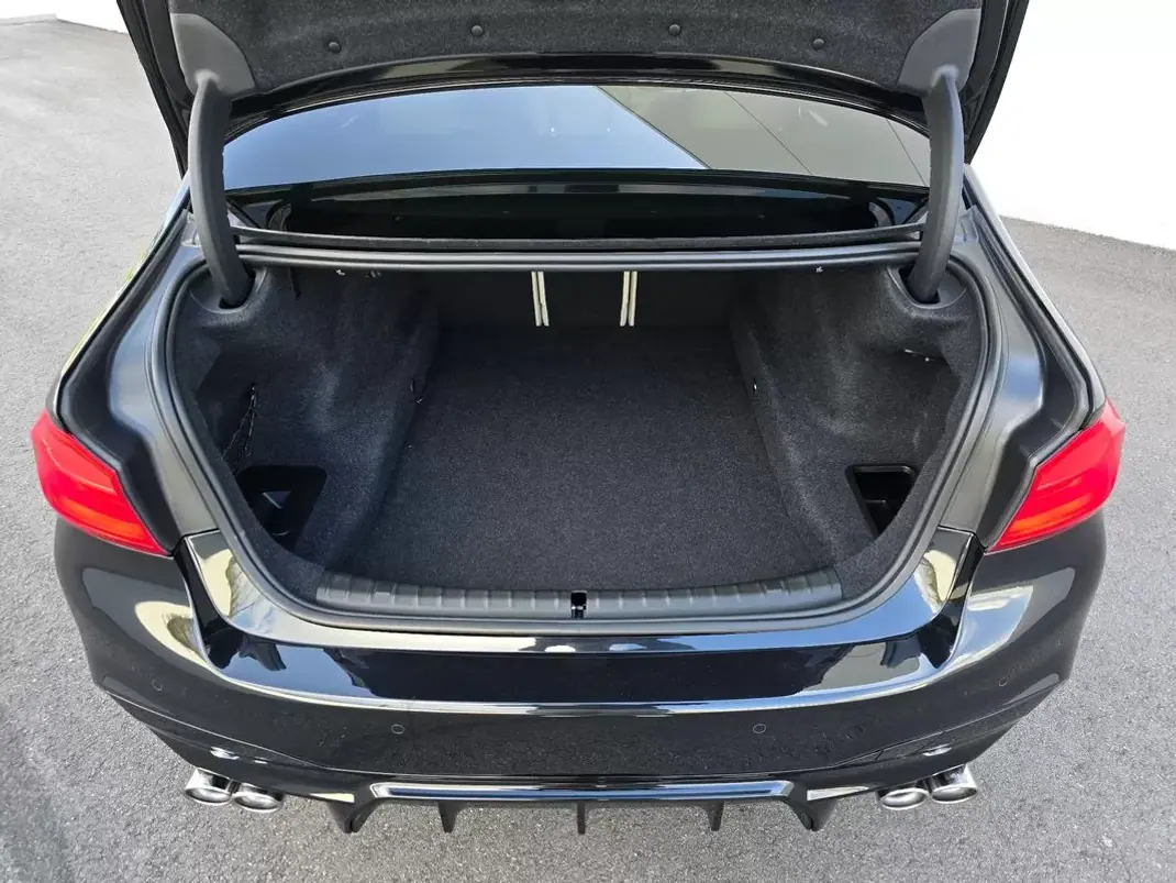 BMW 520 2019 - 30990 EUR, 98500 km - AUTO.MOTO.pt - 98500km - foto 43 de 44