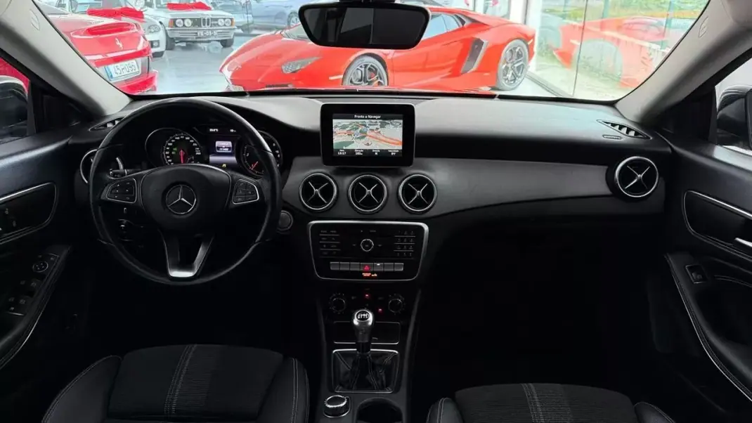 Mercedes-Benz CLA 180 2017 - 18990 EUR, 111452 km - AUTO.MOTO.pt - 111452km - foto 15 de 28