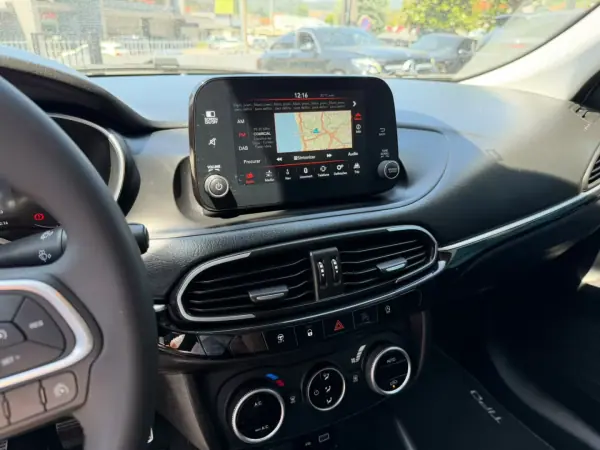 Fiat Tipo 2022 - 15300 EUR, 63000 km - AUTO.MOTO.pt - 63000km - foto 8 de 9