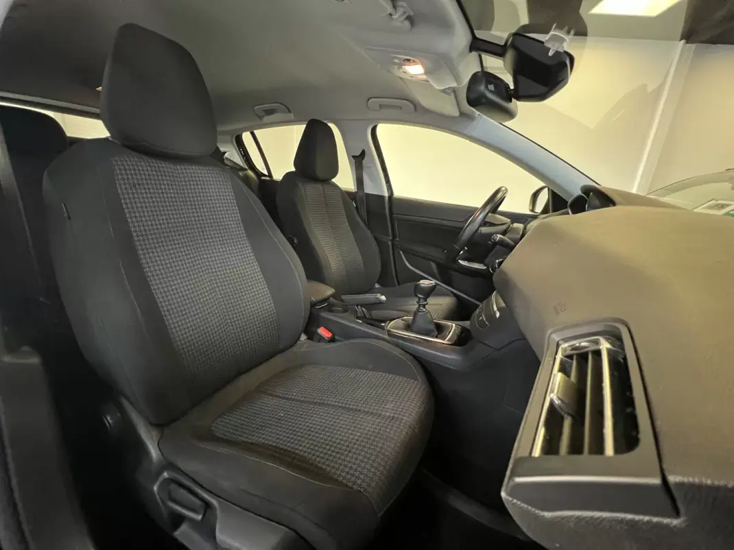 Peugeot 308 2019 - 10990 EUR, 130000 km - 130000km - foto 8 de 38