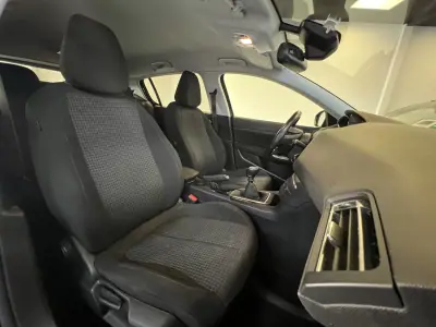 Peugeot 308 2019 - 10990 EUR, 130000 km - 130000km - foto 8 de 38