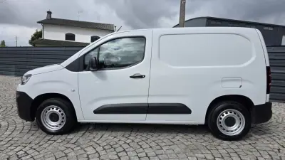 Citroën Berlingo 2022 - 14450 EUR, 77000 km - AUTO.MOTO.pt - 77000km - foto 2 de 24