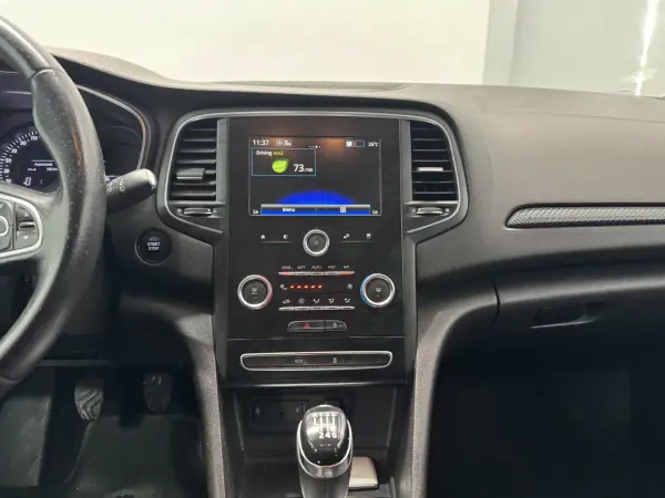 Renault Mégane Sport Tourer 2020 - 15990 EUR, 80000 km - AUTO.MOTO.pt - 80000km - foto 24 de 26