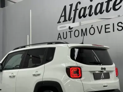 Jeep Renegade 2021 - 18490 EUR, 55000 km - AUTO.MOTO.pt - 55000km - foto 9 de 28