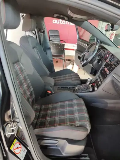 Volkswagen Golf 2018 - 26750 EUR, 99000 km - AUTO.MOTO.pt - 99000km - foto 18 de 39