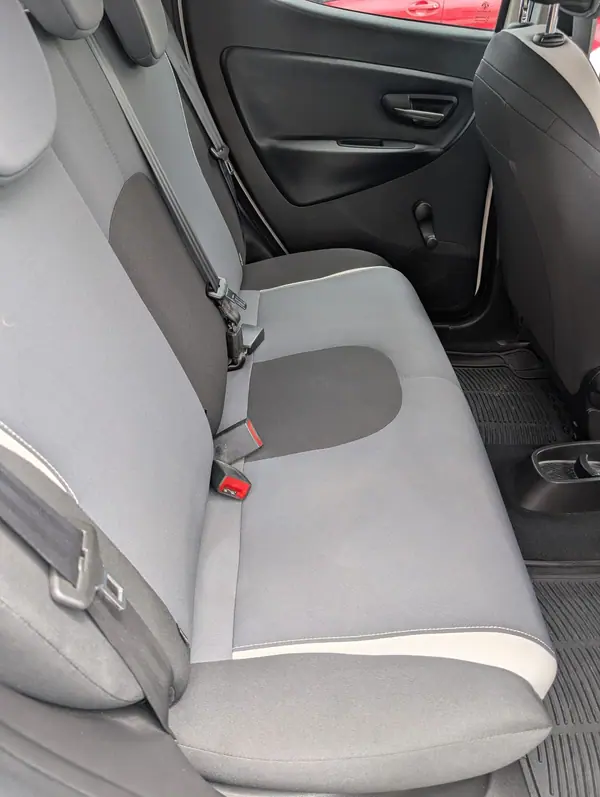 Lancia Ypsilon 2015 - 6400 EUR, 149756 km - 149756km - foto 7 de 15