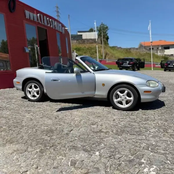 Mazda MX-5 2000 - 9500 EUR, 200000 km - AUTO.MOTO.pt - 200000km - foto 12 de 13